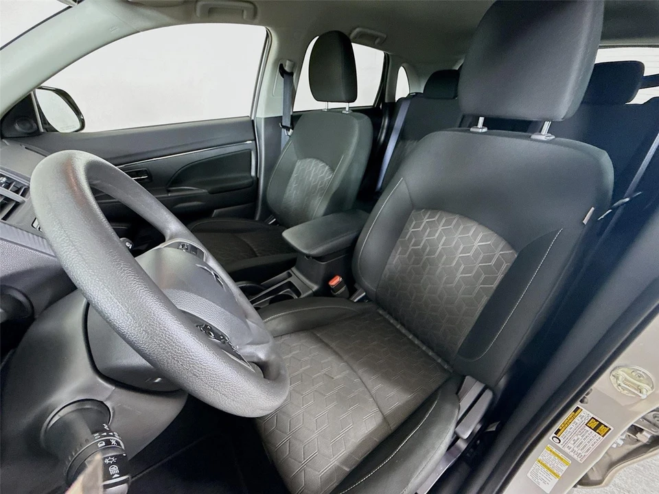 2024 Mitsubishi Outlander - Image 2 of 19