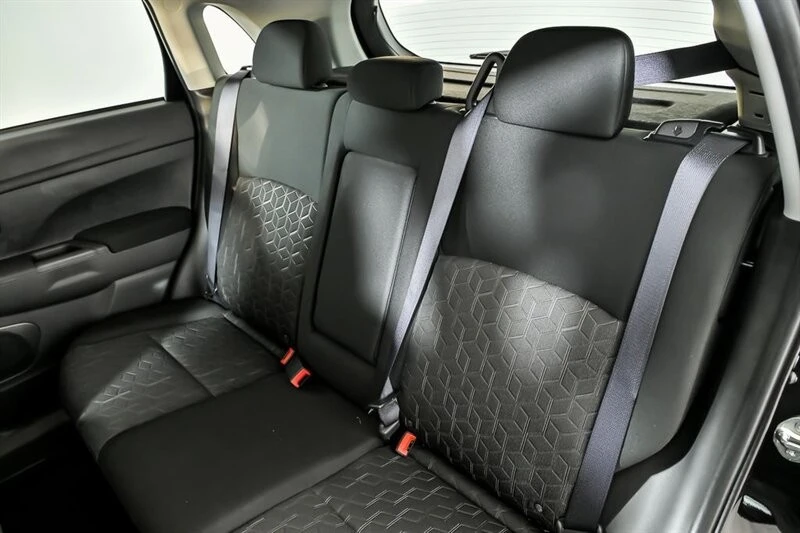 2024 Mitsubishi Outlander - Image 14 of 21