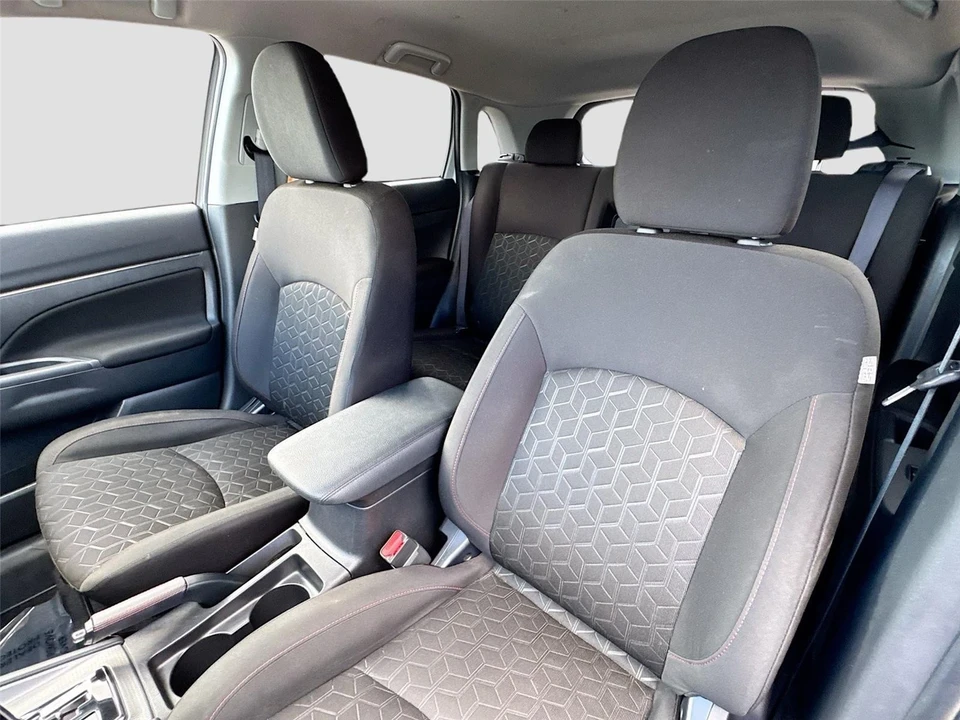 2024 Mitsubishi Outlander - Image 20 of 21