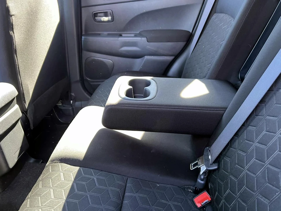 2024 Mitsubishi Outlander - Image 14 of 31