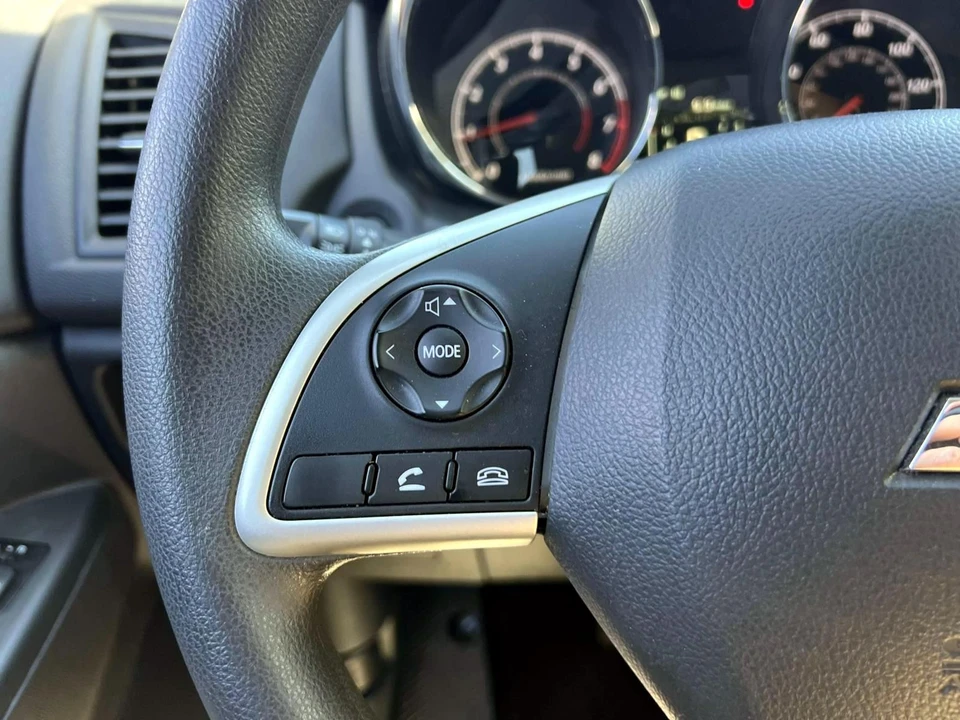 2024 Mitsubishi Outlander - Image 27 of 31