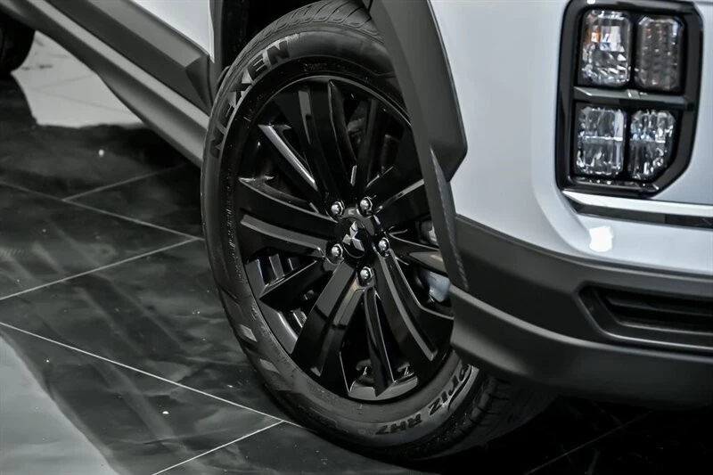 2024 Mitsubishi Outlander - Image 3 of 19