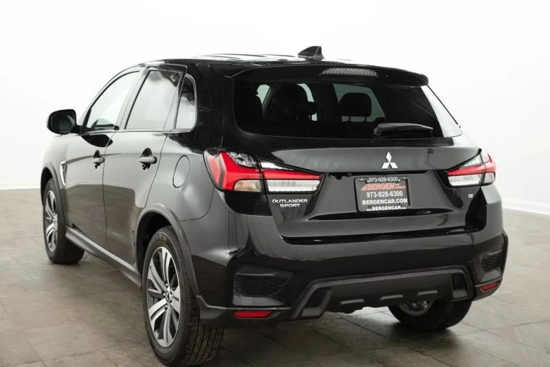 2024 Mitsubishi Outlander - Image 10 of 12