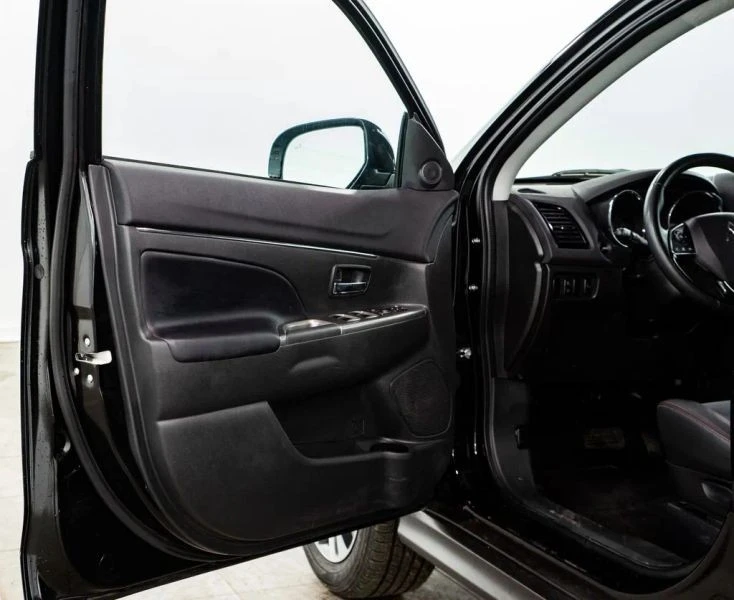 2024 Mitsubishi Outlander - Image 6 of 12