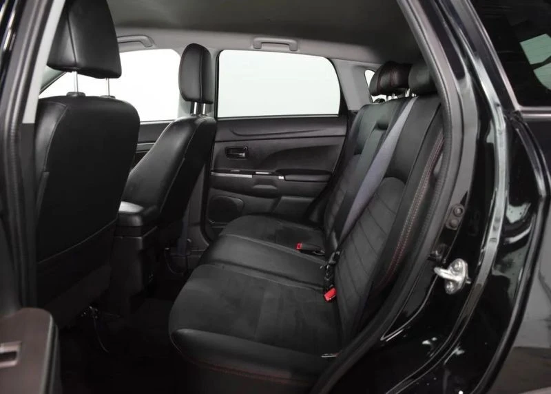 2024 Mitsubishi Outlander - Image 9 of 12