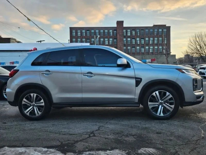 2024 Mitsubishi Outlander - Image 8 of 12