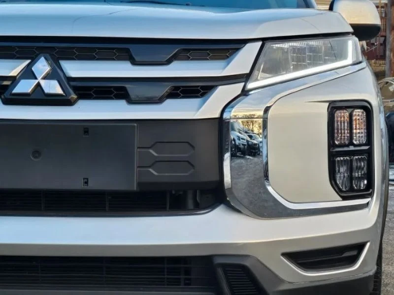 2024 Mitsubishi Outlander - Image 3 of 12