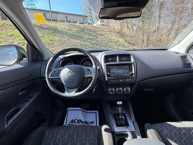2024 Mitsubishi Outlander - Image 10 of 12
