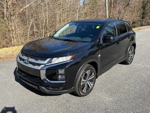 2024 Mitsubishi Outlander - Image 2 of 12