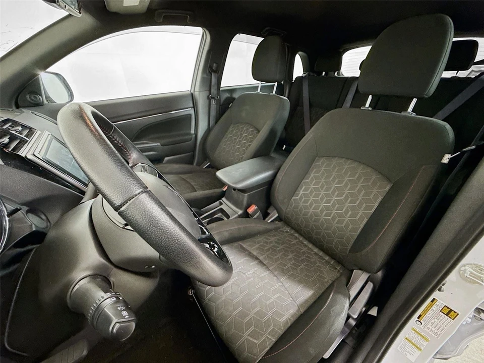 2024 Mitsubishi Outlander - Image 2 of 21