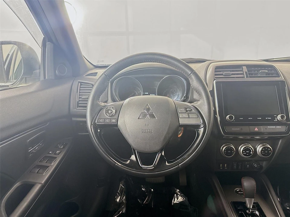2024 Mitsubishi Outlander - Image 16 of 21