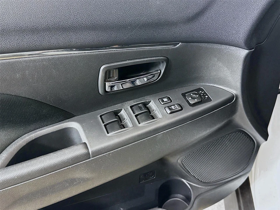 2024 Mitsubishi Outlander - Image 11 of 21