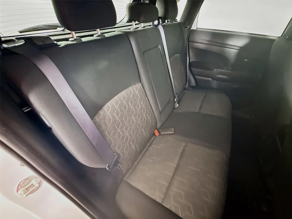 2024 Mitsubishi Outlander - Image 21 of 21