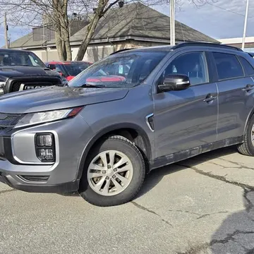 2024 Mitsubishi RVR Black Edition