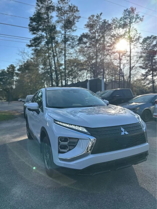 2024 Mitsubishi Eclipse Cross - Image 2 of 12