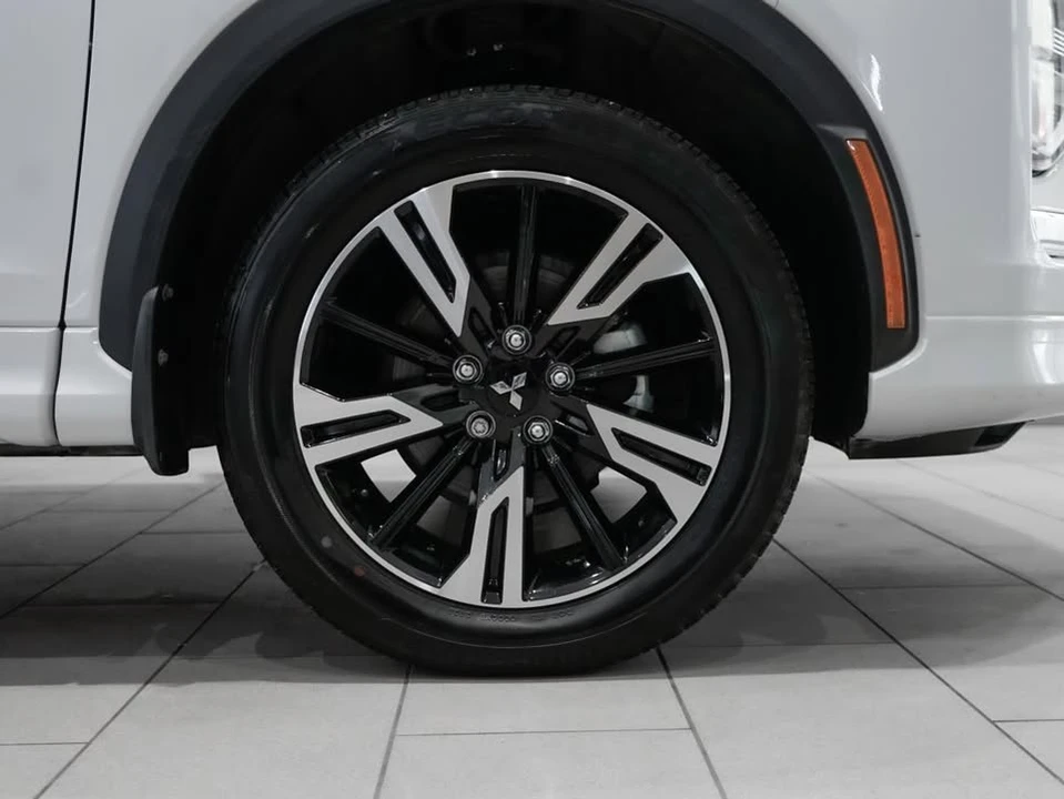 2024 Mitsubishi Eclipse Cross - Image 9 of 10