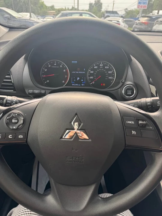 2024 Mitsubishi Eclipse Cross - Image 8 of 16