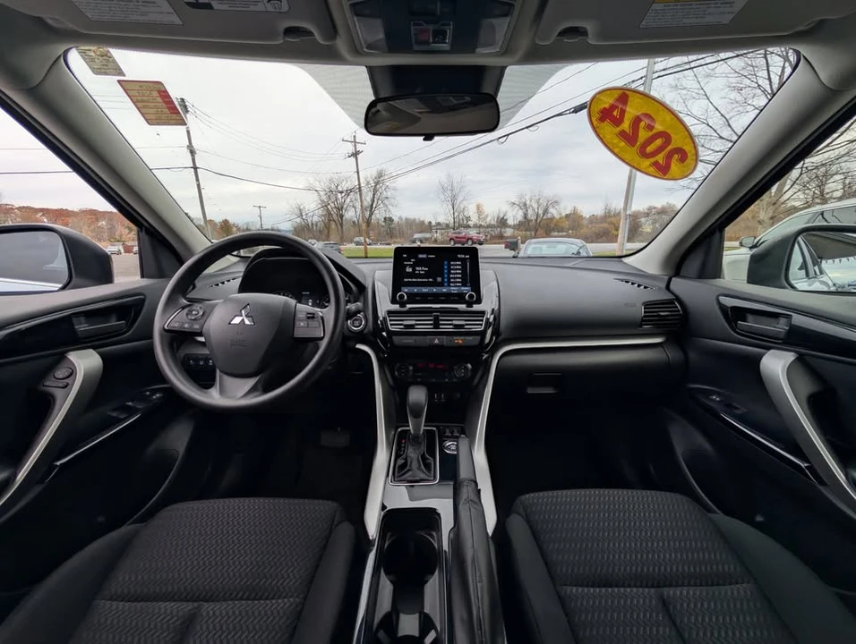 2024 Mitsubishi Eclipse Cross - Image 2 of 17