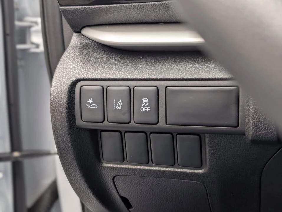 2024 Mitsubishi Eclipse Cross - Image 13 of 17