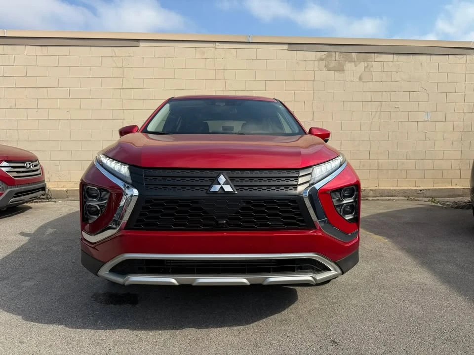 2024 Mitsubishi Eclipse Cross - Image 2 of 15