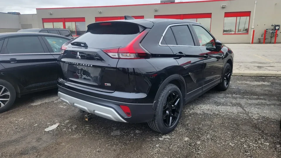 2024 Mitsubishi Eclipse Cross - Image 2 of 3