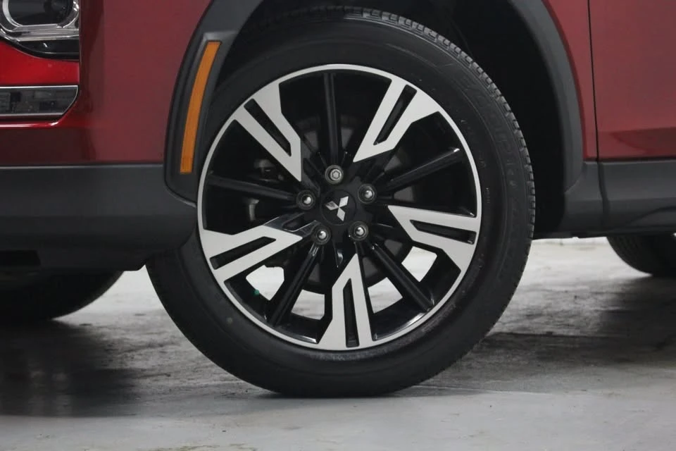 2024 Mitsubishi Eclipse Cross - Image 3 of 3