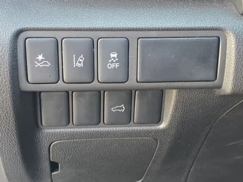 2024 Mitsubishi Eclipse Cross - Image 8 of 19