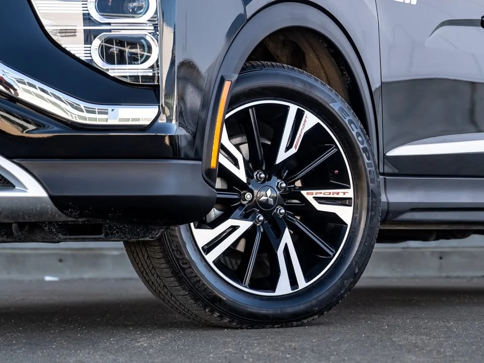 2024 Mitsubishi Eclipse Cross - Image 2 of 15