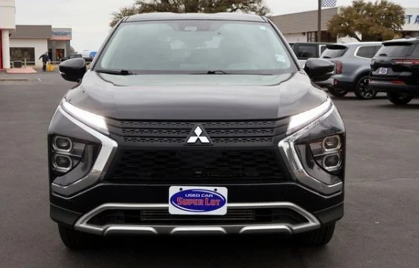2024 Mitsubishi Eclipse Cross - Image 2 of 12