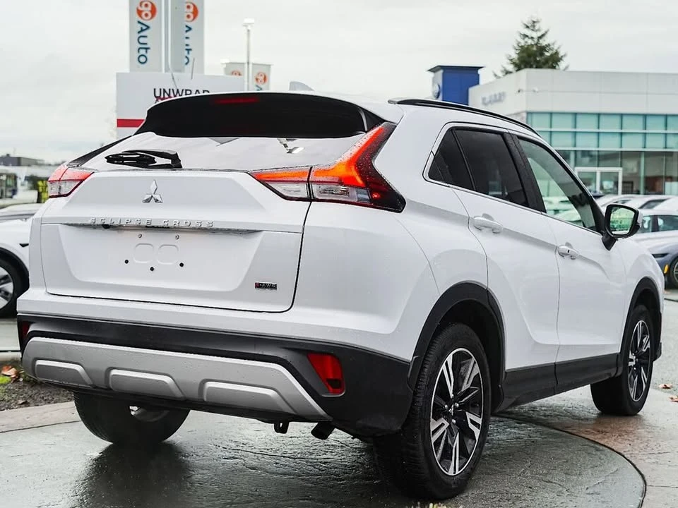 2024 Mitsubishi Eclipse Cross - Image 2 of 10