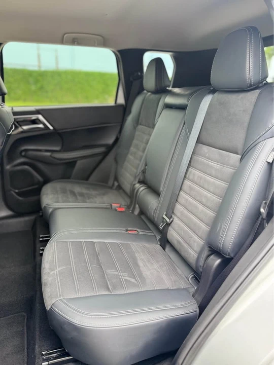 2024 Mitsubishi Outlander - Image 5 of 9