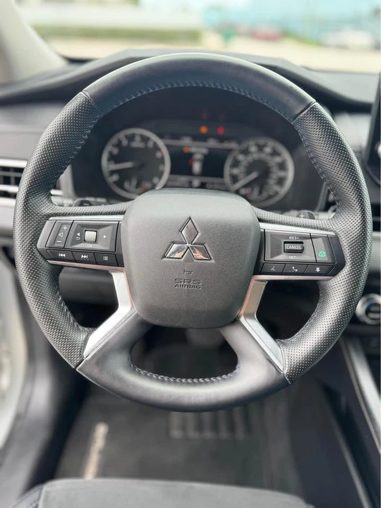 2024 Mitsubishi Outlander - Image 2 of 9