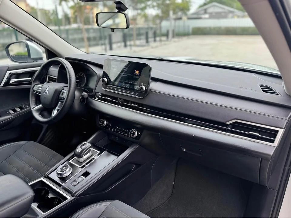 2024 Mitsubishi Outlander - Image 6 of 9