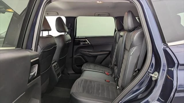 2024 Mitsubishi Outlander - Image 16 of 20