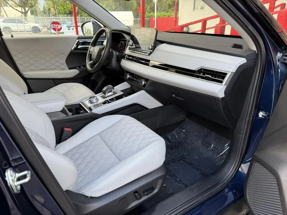 2024 Mitsubishi Outlander - Image 8 of 8