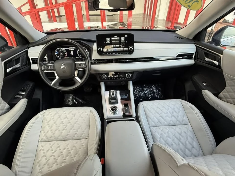 2024 Mitsubishi Outlander - Image 5 of 8