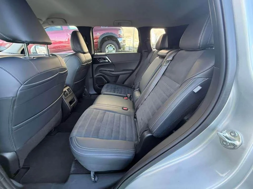 2024 Mitsubishi Outlander - Image 4 of 10