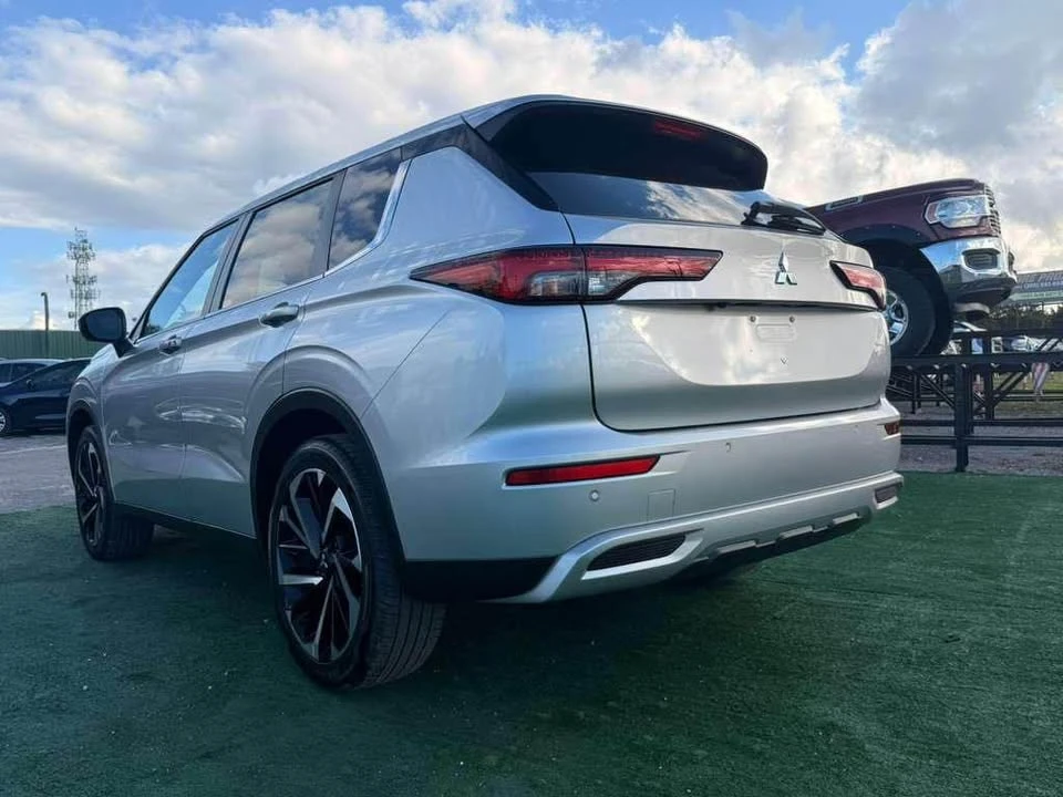 2024 Mitsubishi Outlander - Image 10 of 10
