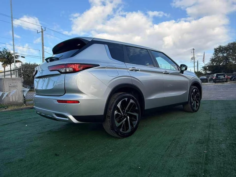 2024 Mitsubishi Outlander - Image 6 of 10