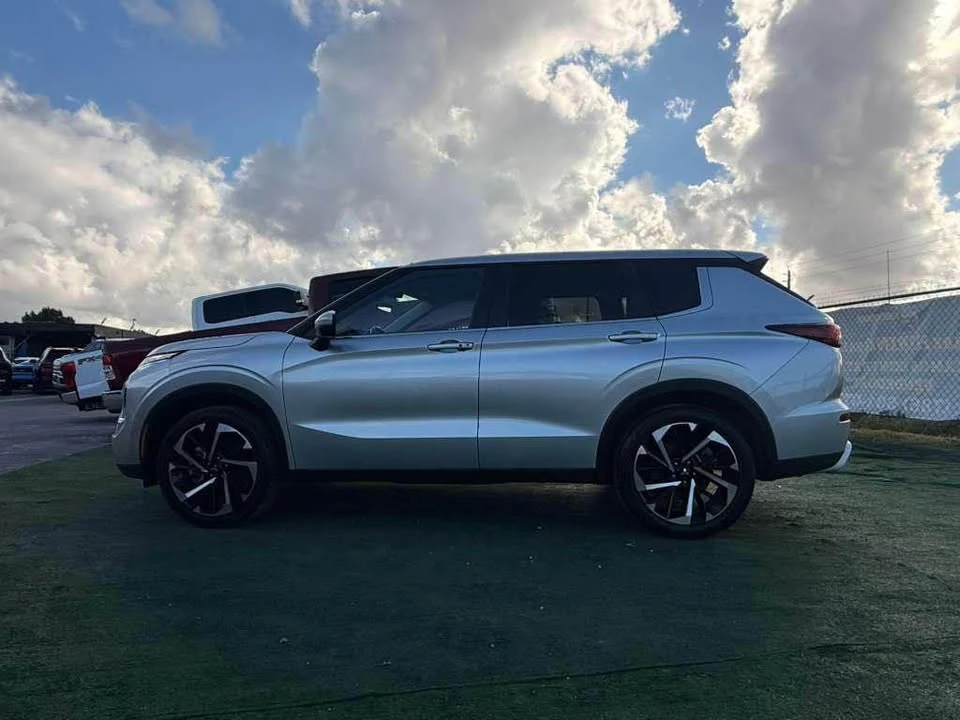 2024 Mitsubishi Outlander - Image 5 of 10