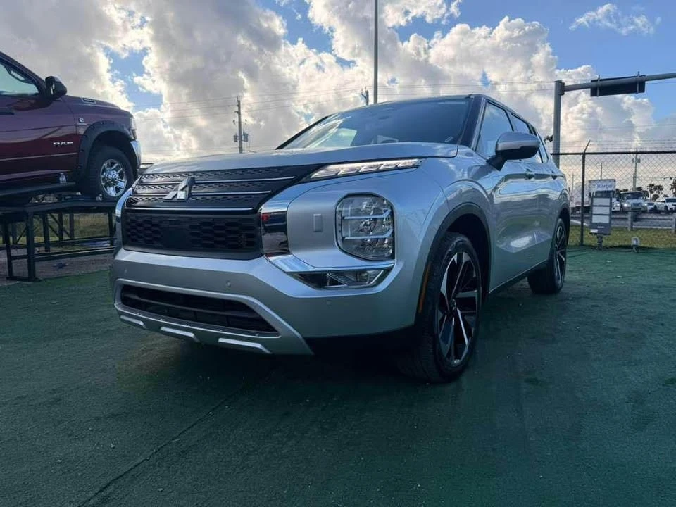 2024 Mitsubishi Outlander - Image 9 of 10