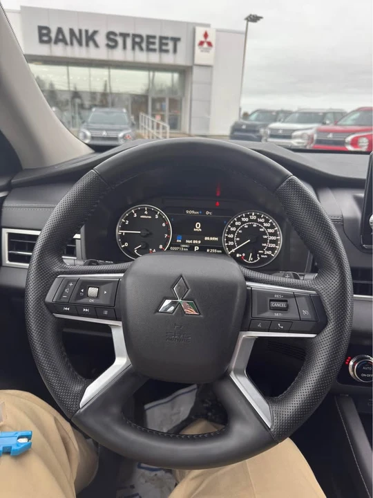 2024 Mitsubishi Outlander - Image 5 of 10