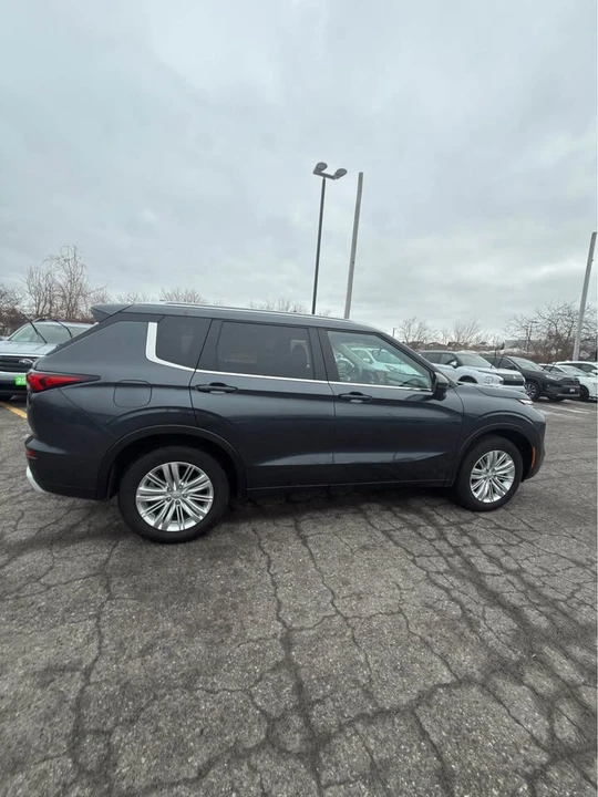 2024 Mitsubishi Outlander - Image 4 of 10