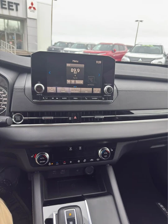 2024 Mitsubishi Outlander - Image 7 of 10