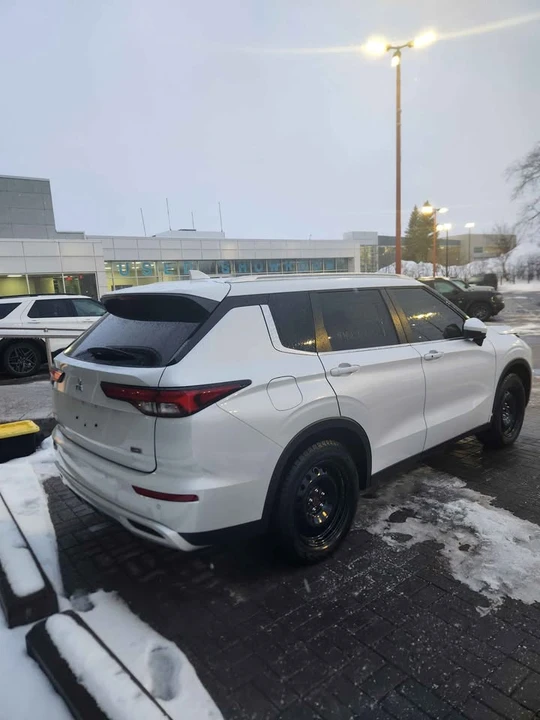 2024 Mitsubishi Outlander - Image 4 of 13