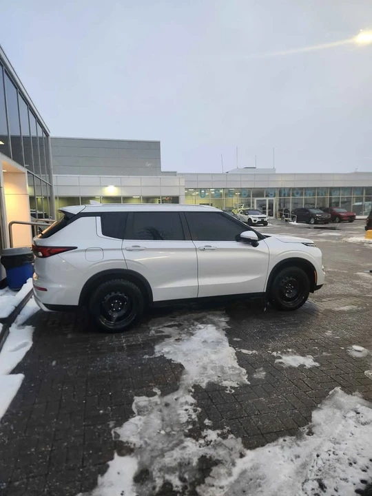 2024 Mitsubishi Outlander - Image 3 of 13