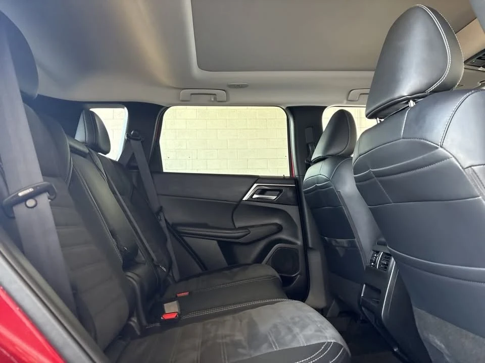 2024 Mitsubishi Outlander - Image 14 of 18