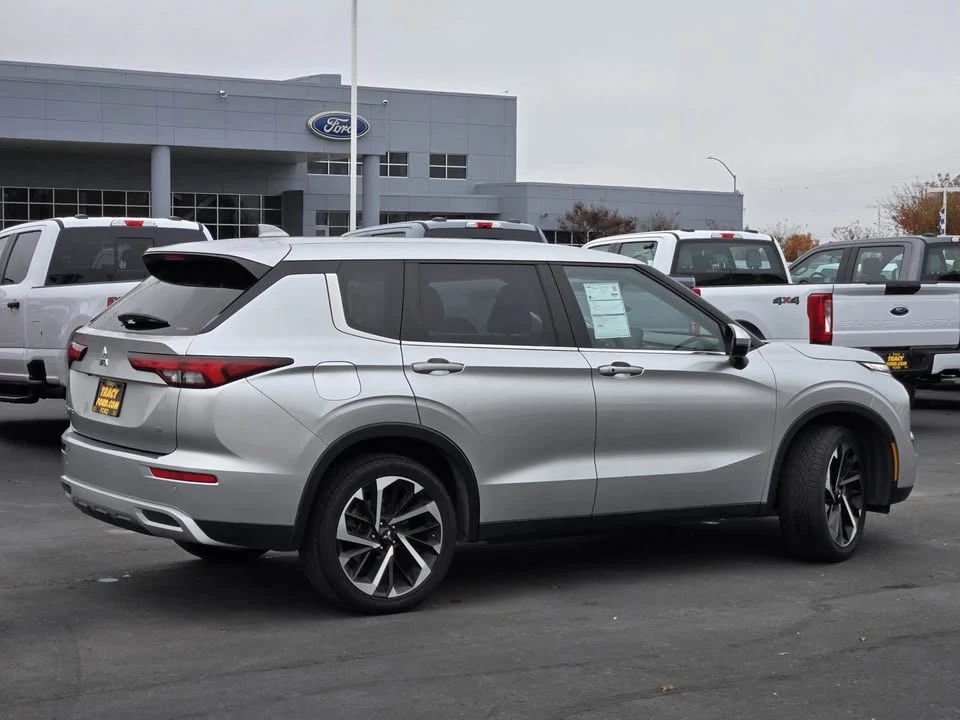 2024 Mitsubishi Outlander - Image 2 of 12