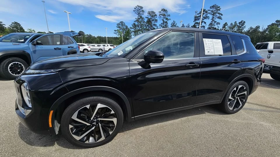 2024 Mitsubishi Outlander - Image 2 of 17