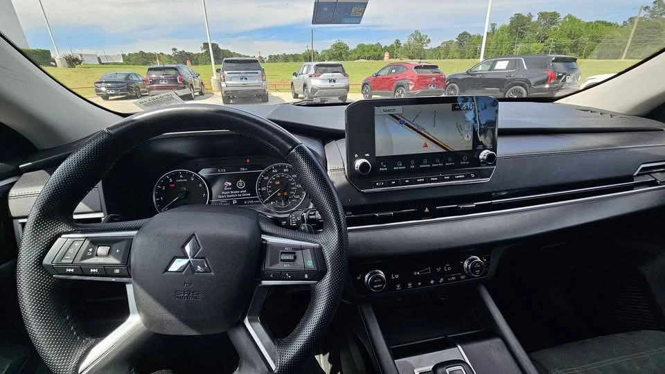 2024 Mitsubishi Outlander - Image 11 of 17